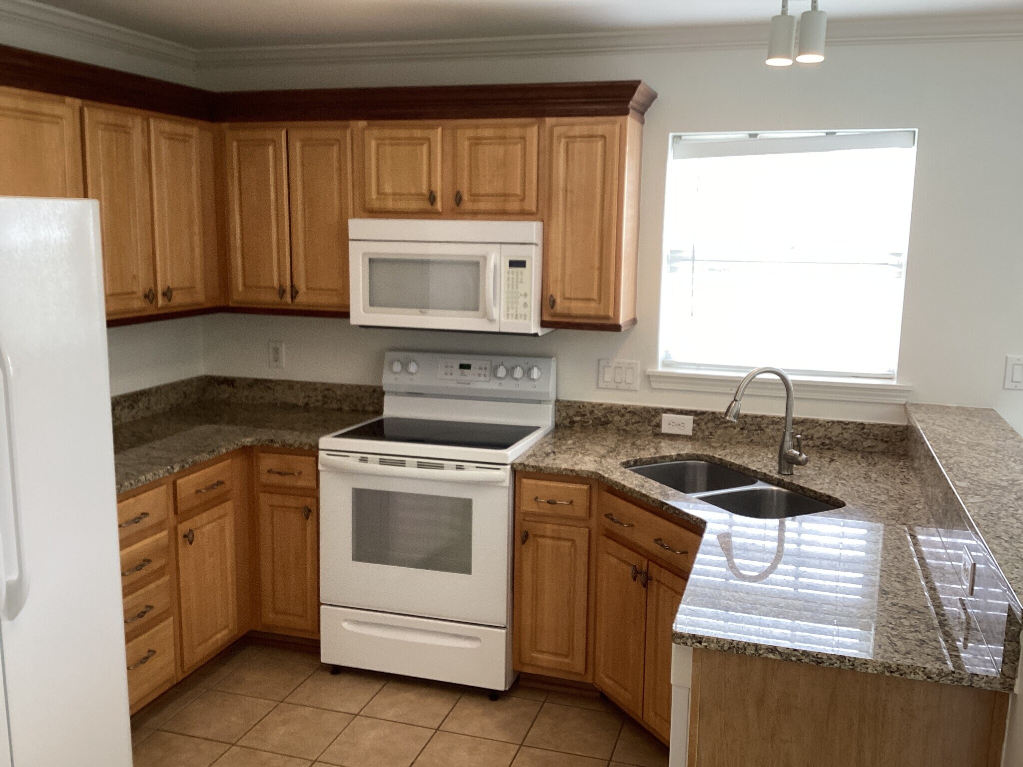 Building Photo - 1004 Christobal Ct