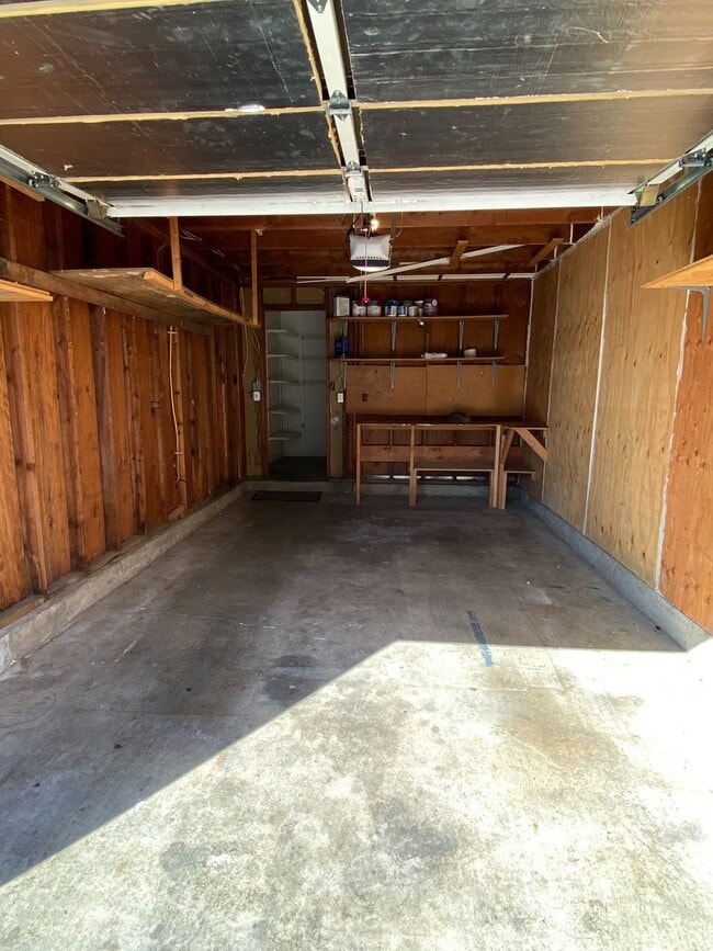 Building Photo - 2 bedroom/1 bath with garage in Rohnert Park