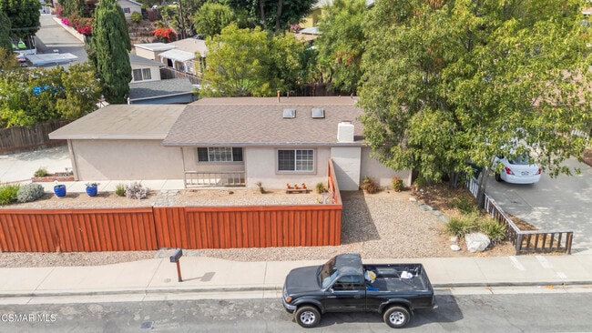 Building Photo - 865 W Hillcrest Dr