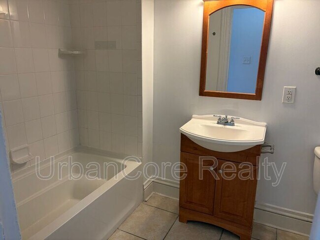 Building Photo - 621 N 31st St