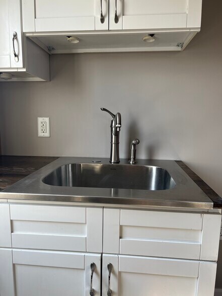 Building Photo - 441 New Dorwart St