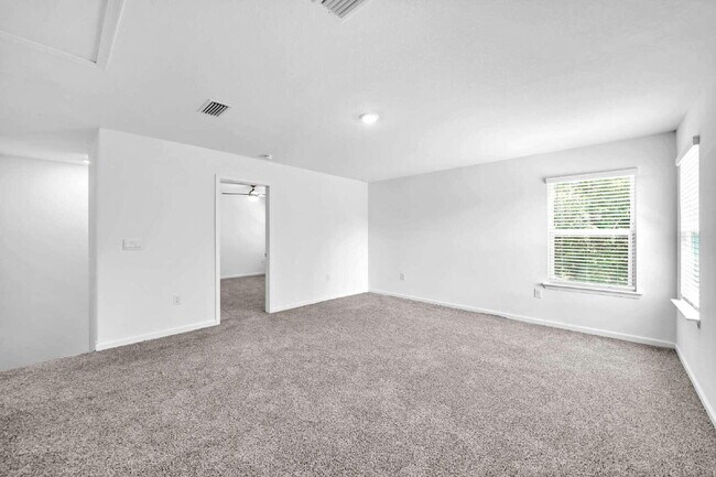 Building Photo - 30 Sandywoods Ct
