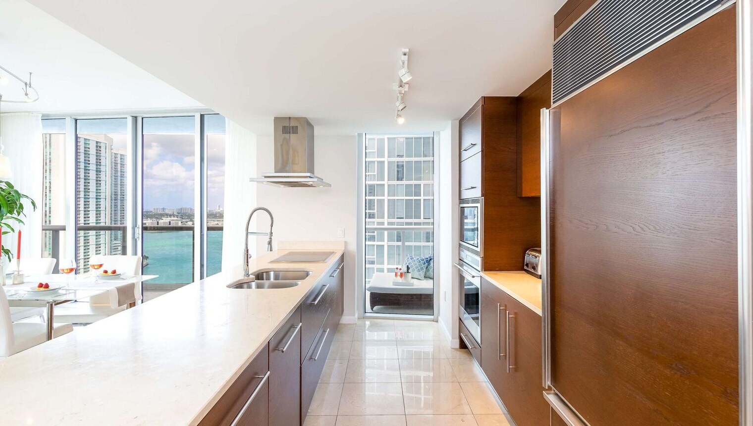 Building Photo - 485 Brickell Ave
