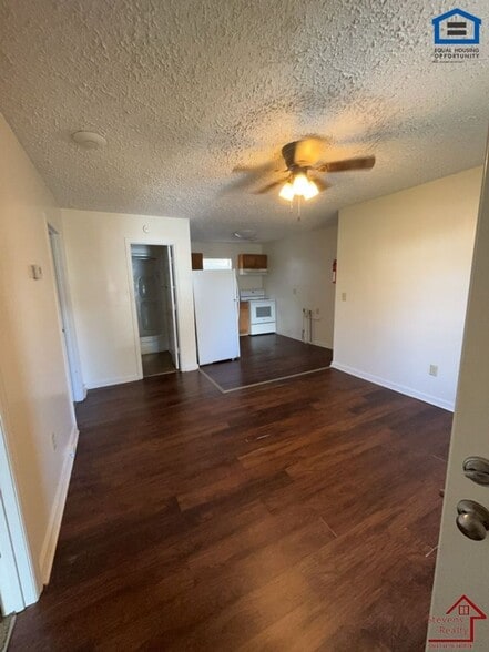 Building Photo - 220 Dogwood Pointe Dr