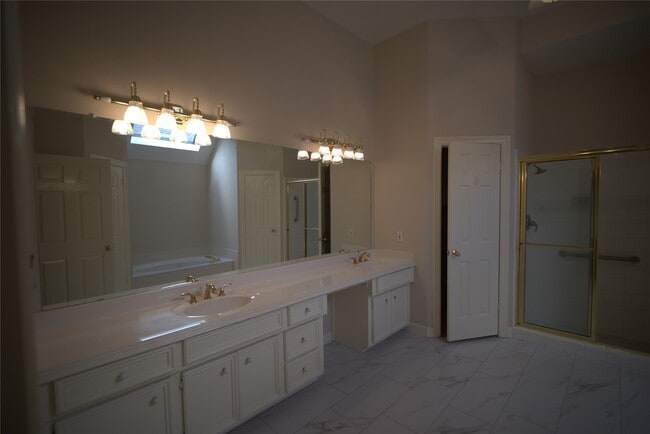 Building Photo - 1839 Lakewinds Dr