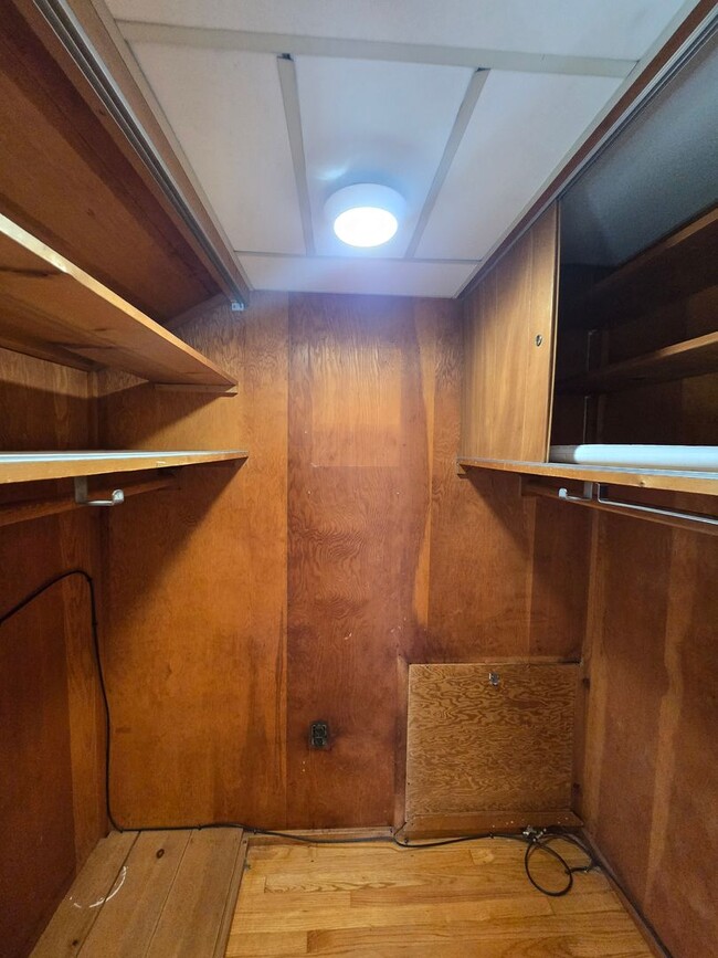 Building Photo - Amazing views overlooking the Raritan River! Commuter delight! Single family home with 2-bedroom,...