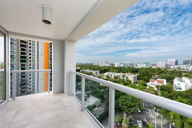 Building Photo - 1541 Brickell Ave