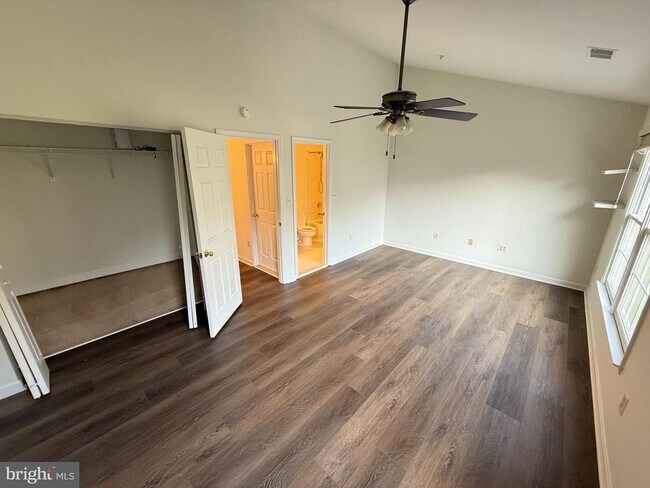Building Photo - 5506 Whitley Park Terrace