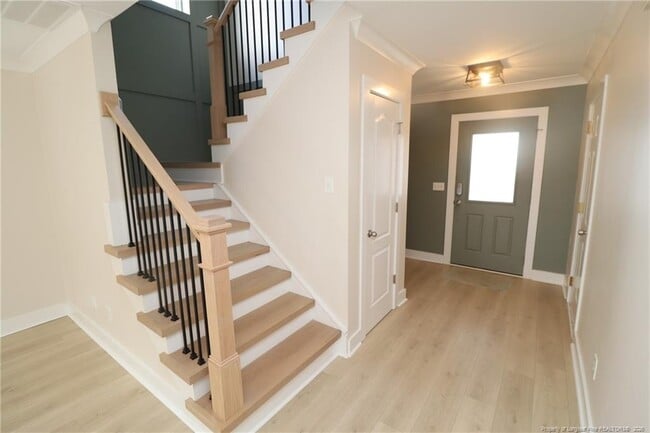 Building Photo - 240 Trayesan Dr