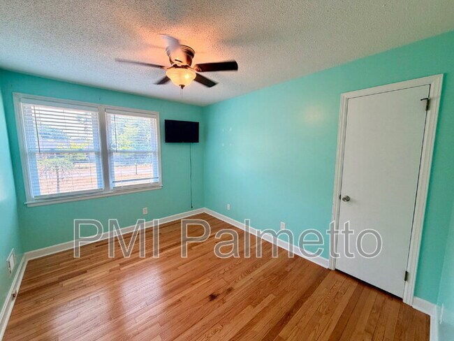 Building Photo - 1727 Sandra Dr