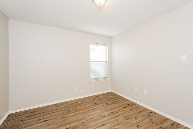 Building Photo - 2026 Allyson Dr.