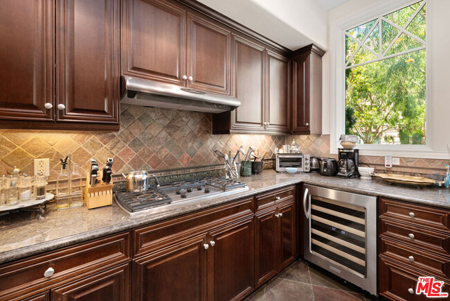 Building Photo - 6241 Crescent Park W