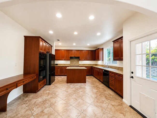 Building Photo - Spacious 5 (or 6) Bedroom House with attached ADU in Winchester for Rent