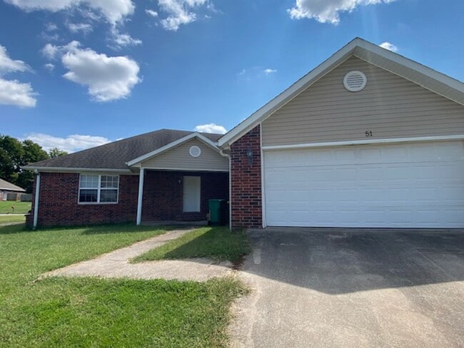 Primary Photo - Spacious Duplex in Farmington!