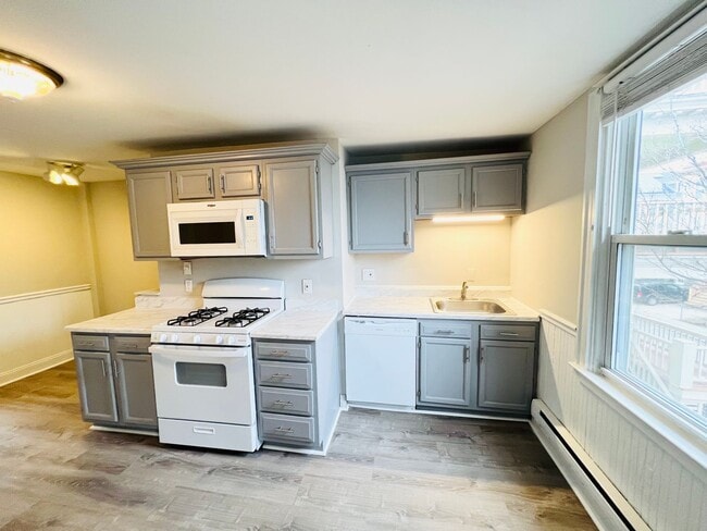 Building Photo - NEWLY RENOVATED 4-BED PENTHOUSE UNIT WITH EASY ACCESS TO HIGHWAY AND PUBLIC TRANSPORTATION!