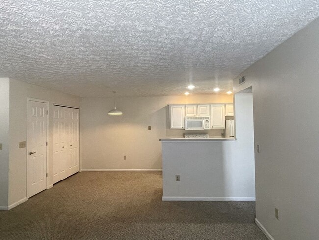 Building Photo - 5566 Garden Ridge