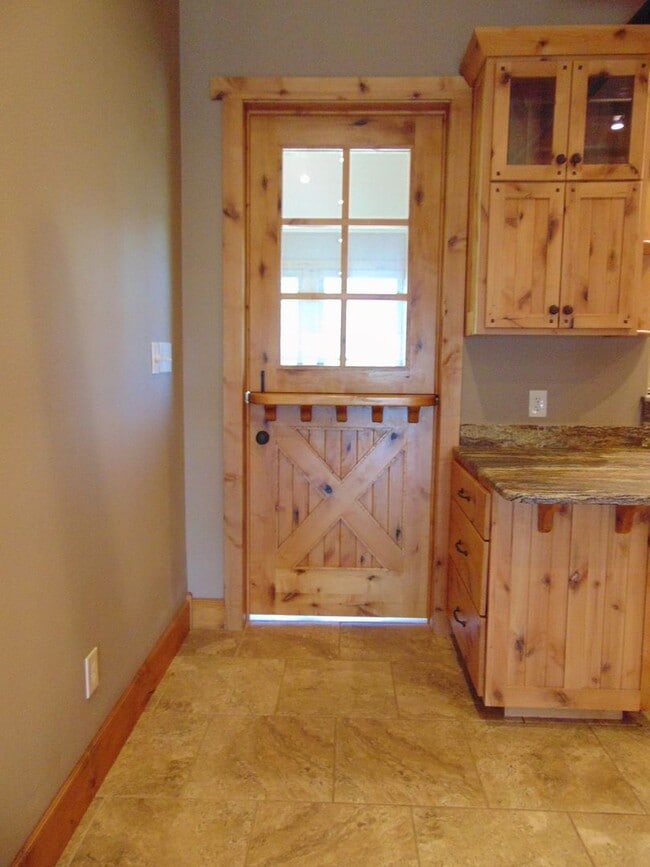 Building Photo - Majestic 3 Bed Mid MO Ranch!