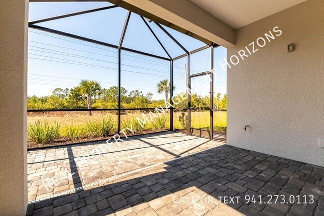 Building Photo - 2321 Blue Mahoe Ln