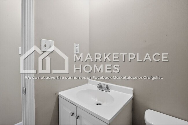 Building Photo - 5826 Laurie Dr