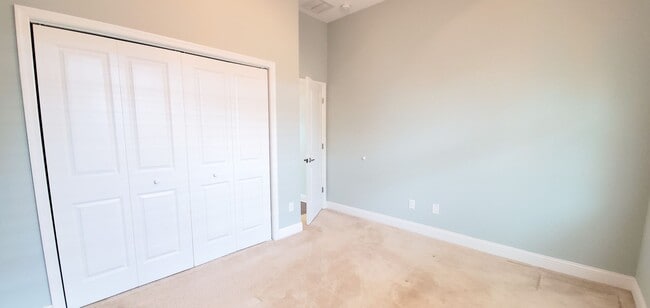 Building Photo - Newer Construction in Avondale!
