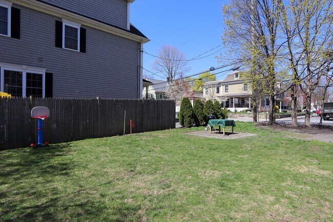 Building Photo - 8 Webster St