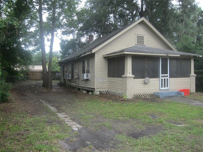 Building Photo - 720 NW 22nd Ave