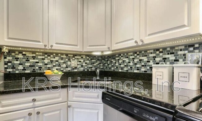 Building Photo - 1521 S George Mason Dr
