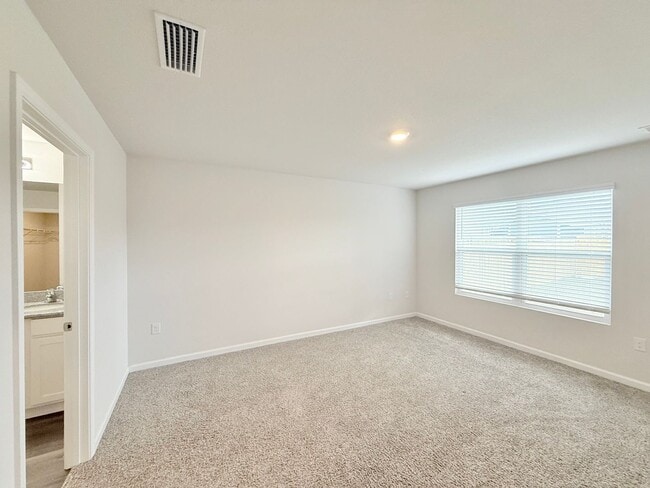 Building Photo - Spacious 4-Bedroom Home - Community Pool