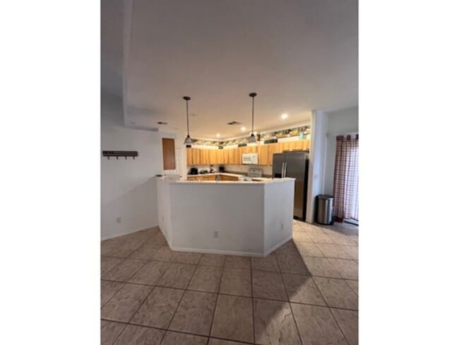 Building Photo - Fully Furnished Winter Rental