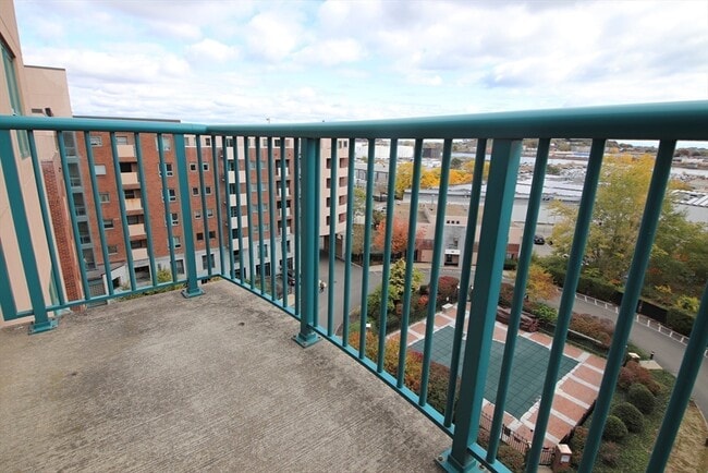 Building Photo - 175 Cottage St