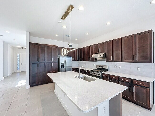 Building Photo - 32801 Tree of Life Ave