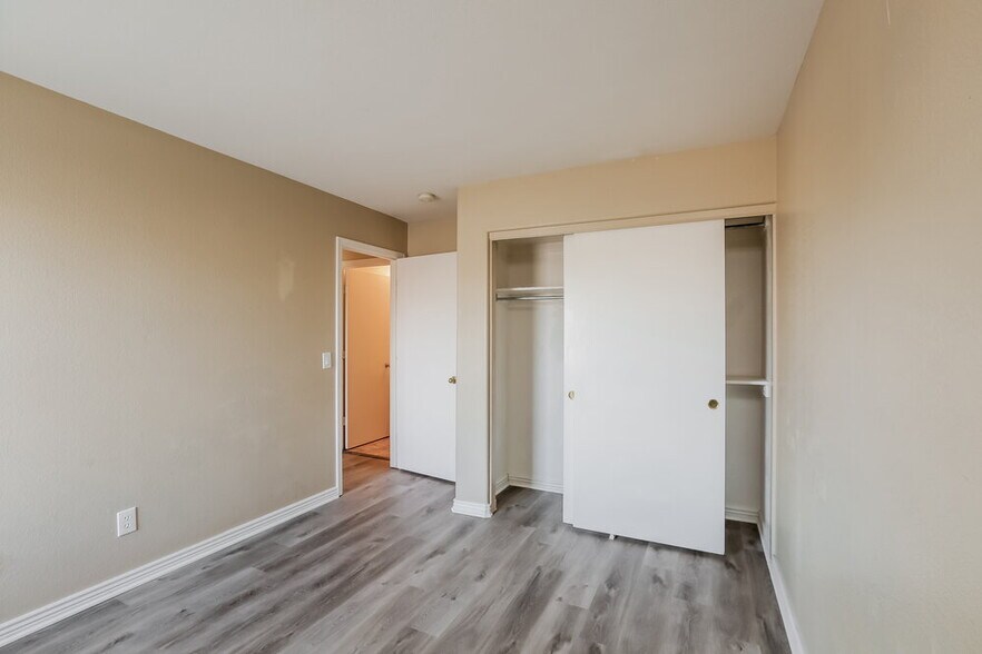 Building Photo - 7734 S 47th Ln