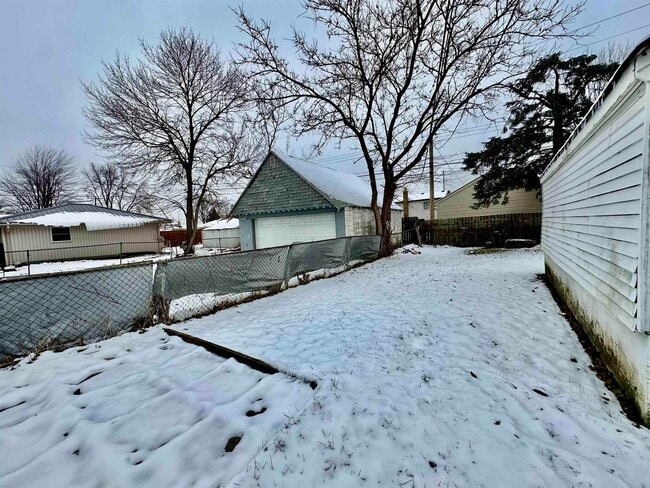 Building Photo - 30240 Groveland St