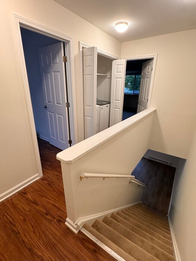 Building Photo - 18 Triangle St