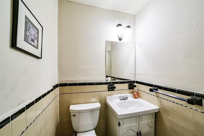 Building Photo - 3423 Ozark St