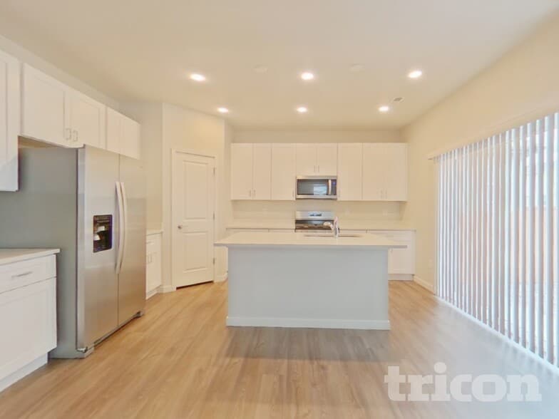 Building Photo - 1384 Orchard St