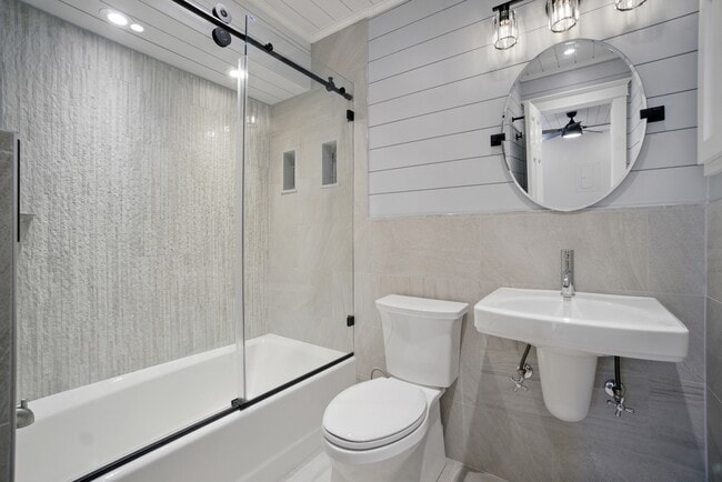 Building Photo - 100 Pinewood Rd