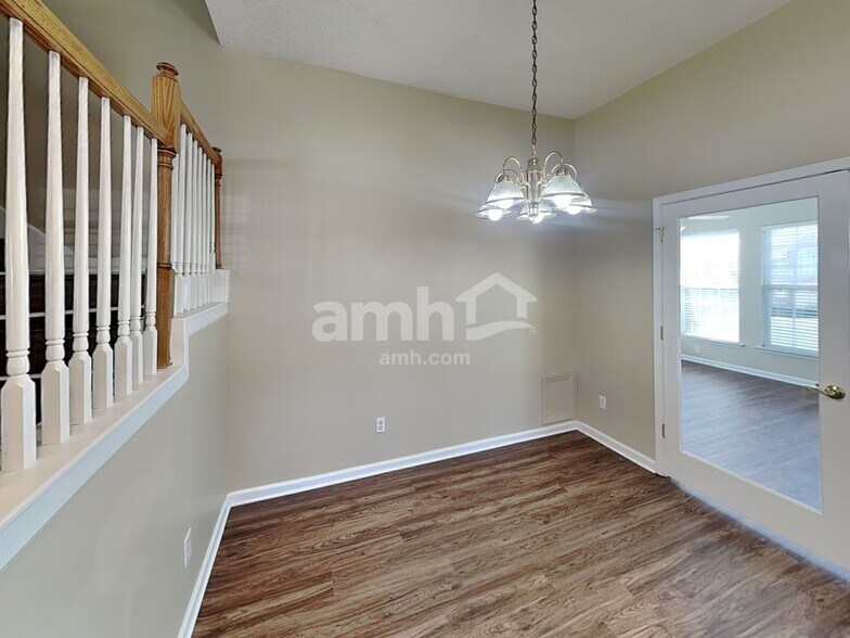 Building Photo - 2227 Joann Dr