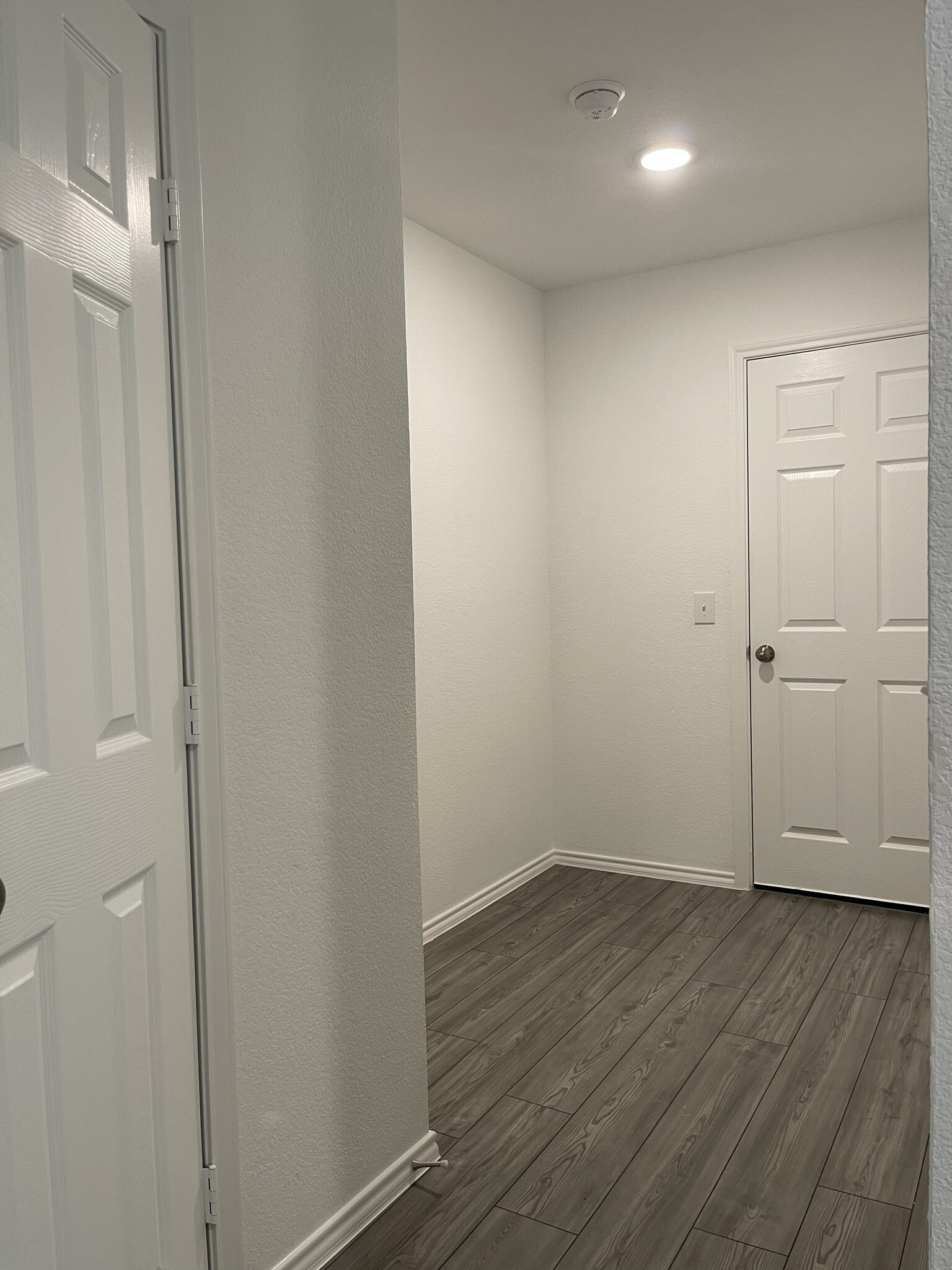 Building Photo - 825 Breakwater Dr