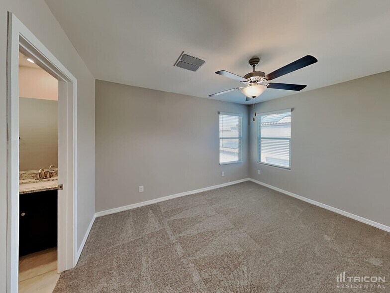 Building Photo - 3940 S 79th Dr