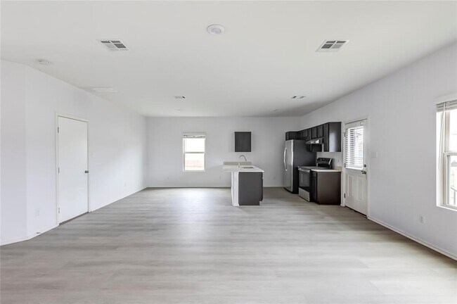 Building Photo - 772 Circle Wy