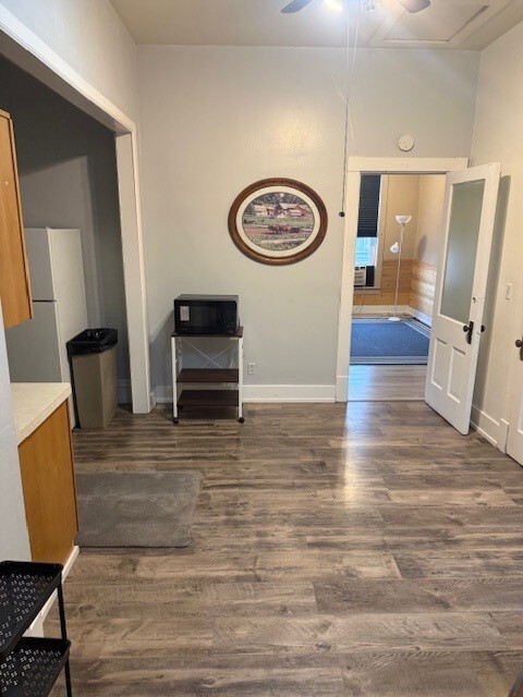 Building Photo - 118 E Main St