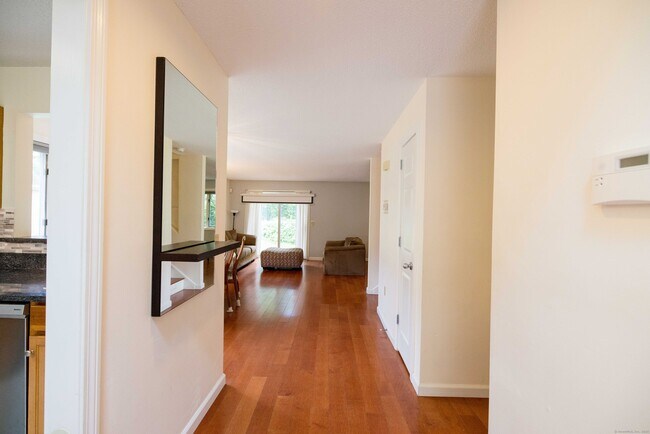 Building Photo - 113 Courtyard Ln