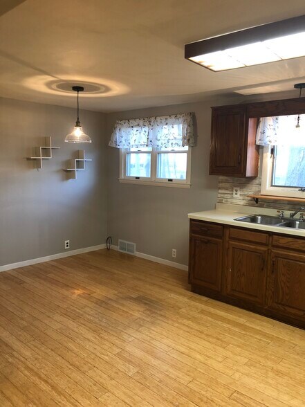 Dining Room - 518 S Chestnut St