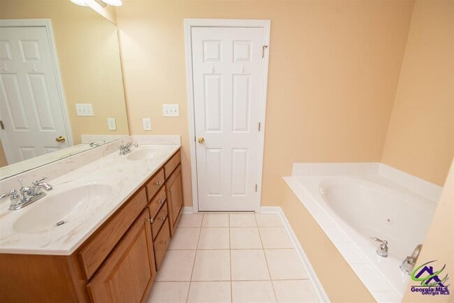 Building Photo - 122 Emberly Ln