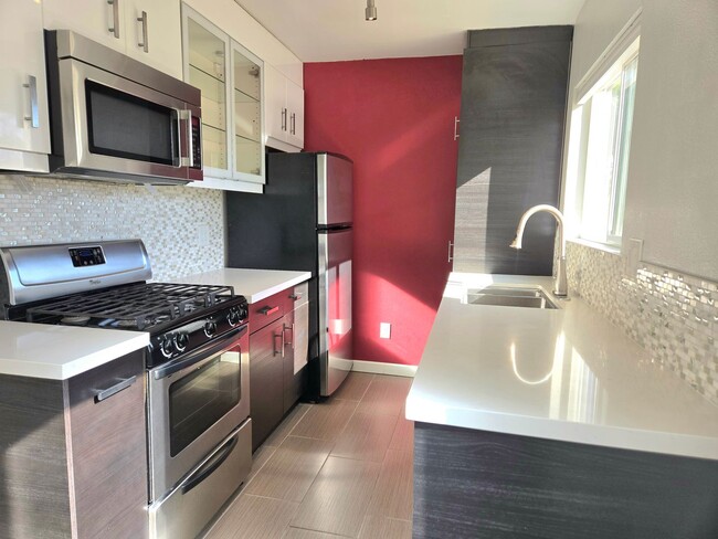 Building Photo - Newly Renovated Gorgeous 1 bedroom, 1 bath...