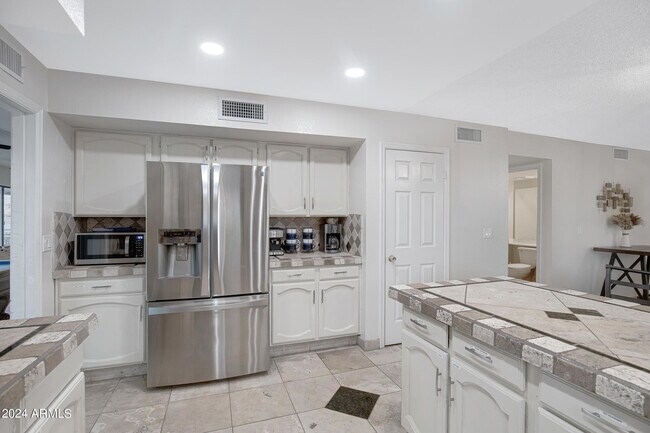 Building Photo - 5431 W Cochise Dr