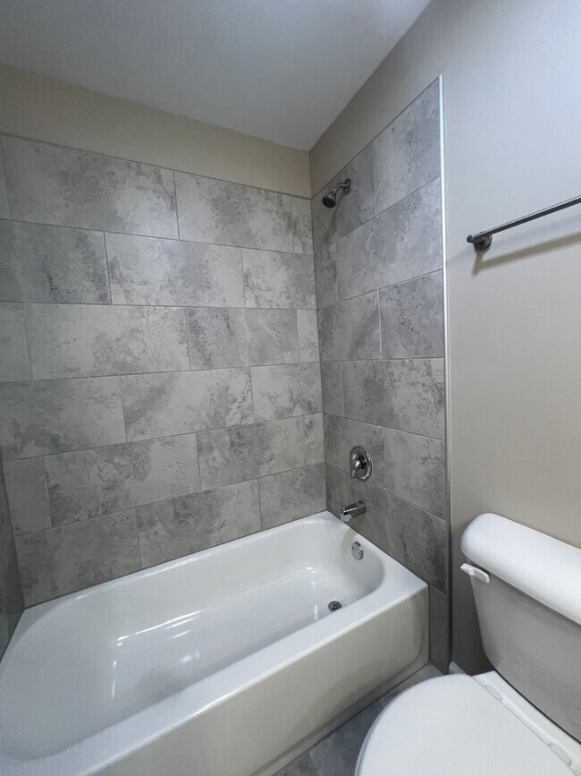 Building Photo - 2BD/2BA Condo located on the Germantown/Memphis Line!