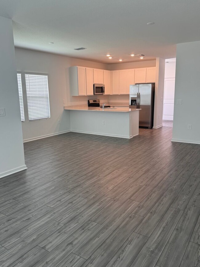 Building Photo - 4923 SW 81st Loop