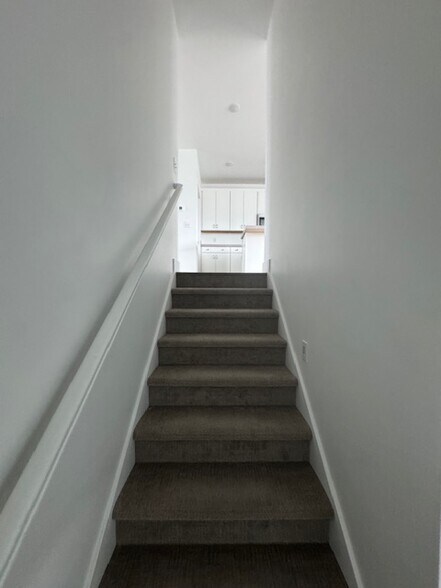 Building Photo - 188 1700 W